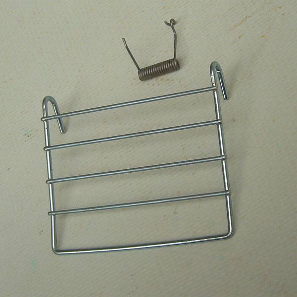 Feder für Klappe an Vorsatzgittern