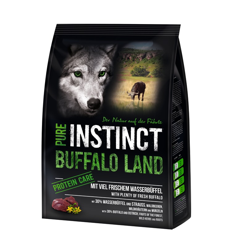 PURE INSTINCT Buffalo Land Adult Büffel & Strauß